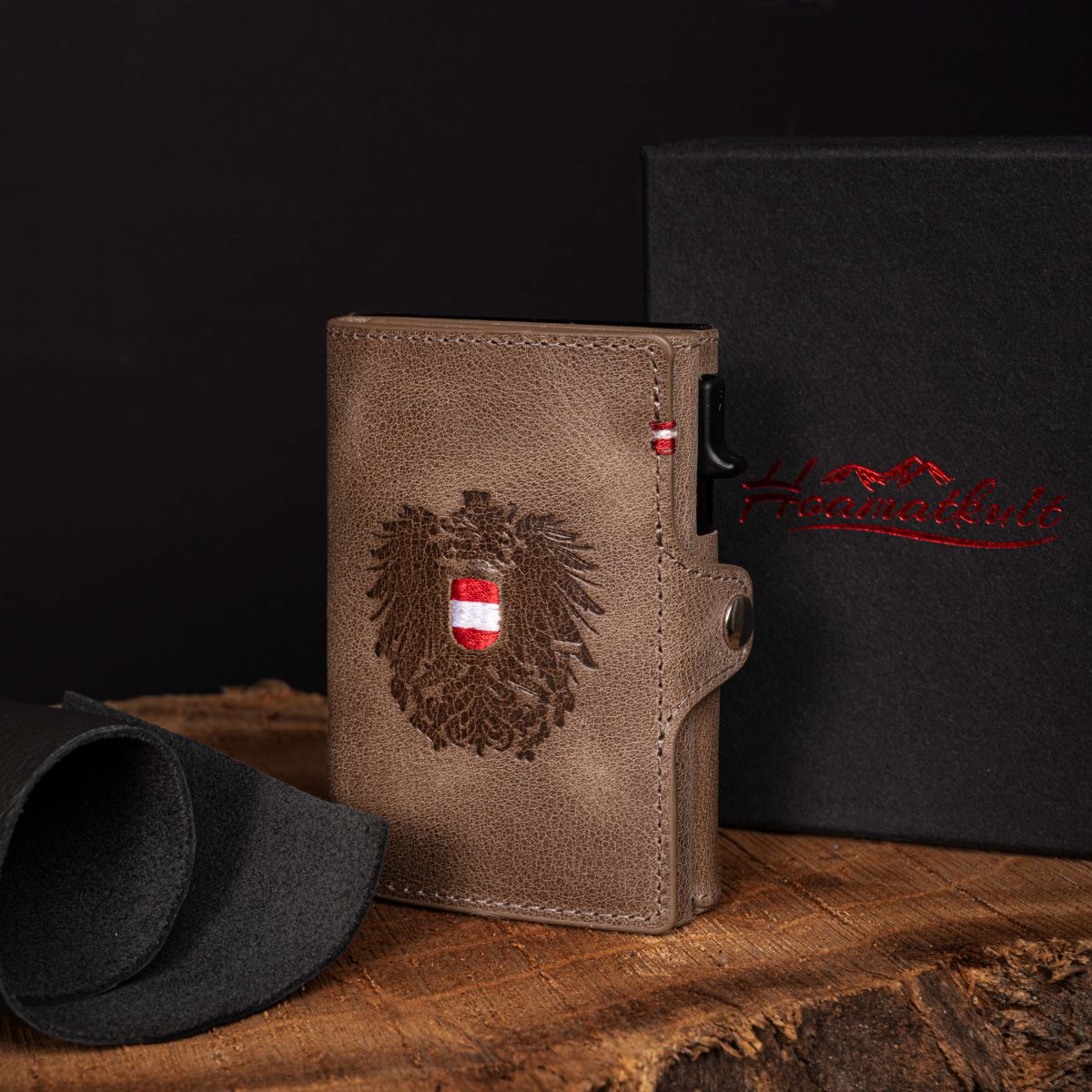 Adler Smart Wallet Trifold mit Karten-Pop-Up Funktion aus Echtleder