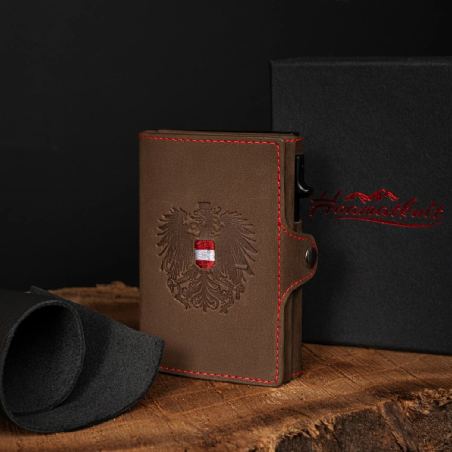 Adler Smart Wallet Trifold mit Karten-Pop-Up Funktion aus Echtleder - Vintage Braun Rot Kontrast