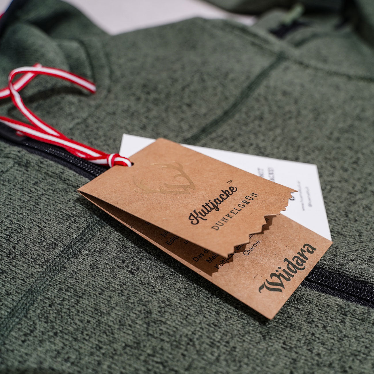 Label Kultjacke dunkelgrün