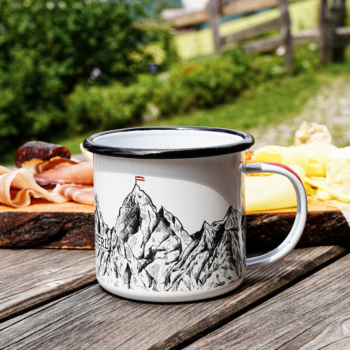 Berge Emaille Tasse